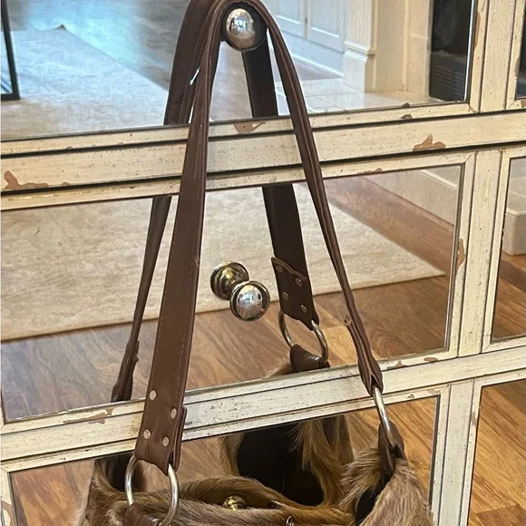 W G Cowhide Shoulder Bag - Picture 3 of 3